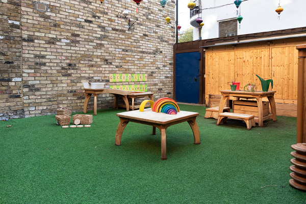 Les Petites Etoiles Bilingual Montessori - Angel, 4 Collins Yard