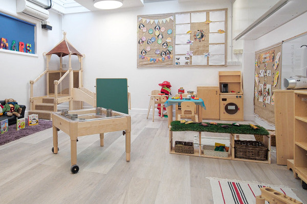 Les Petites Etoiles Bilingual Montessori - Angel, London